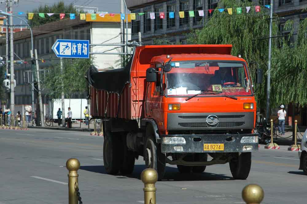 36 - Tibet - Lhasa, camion